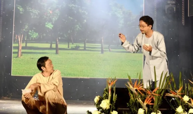 Khoảnh khắc hiếm hoi khi mẹ NSƯT Hoài Linh xuất hiện trong show diễn có con trai 5