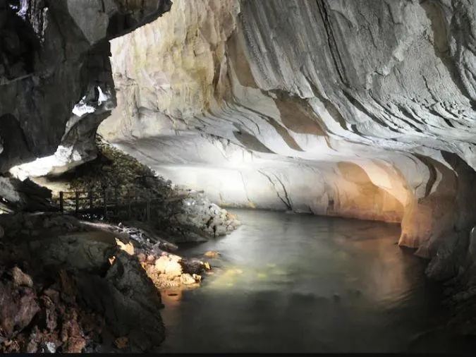 Khám phá top 10 hang động lớn nhất thế giới 1