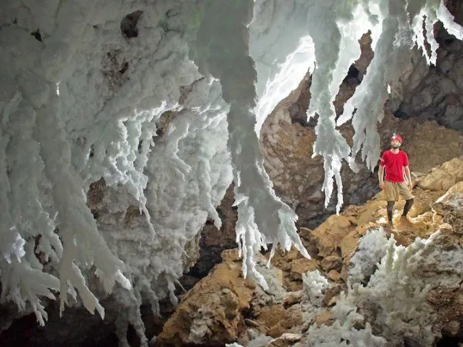 Khám phá top 10 hang động lớn nhất thế giới 2