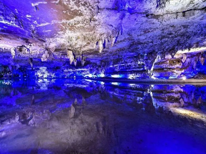 Khám phá top 10 hang động lớn nhất thế giới 4