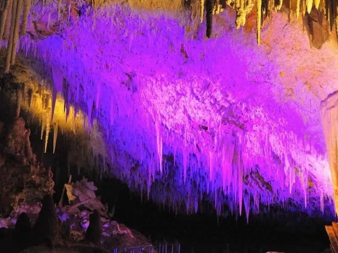 Khám phá top 10 hang động lớn nhất thế giới 7