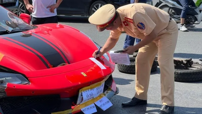 Vụ siêu xe Ferrari gây tai nạn chết người: Tài xế sinh năm 1997 ra đầu thú 1