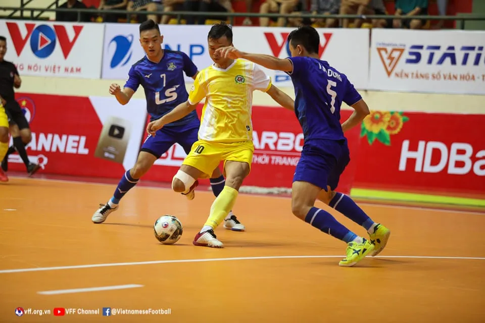 Thái Sơn Nam phả hơi nóng lên đội đầu bảng Sahako tại Giải futsal VĐQG 2022