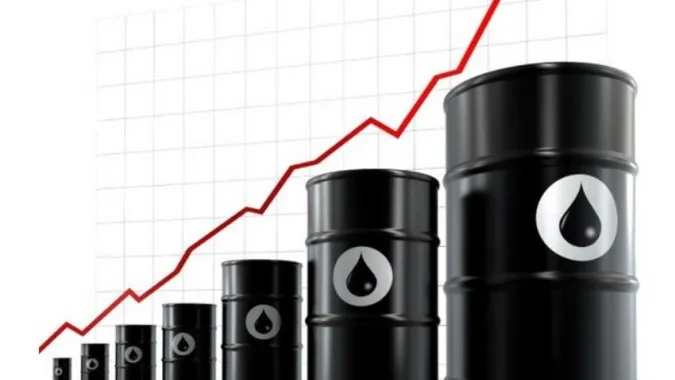 Giá xăng dầu tăng, vàng hưởng lợi, chứng khoán lao dốc 1