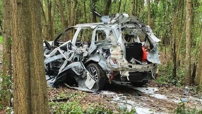 Ôtô phát nổ trong rừng tràm, tài xế tử vong thương tâm 1