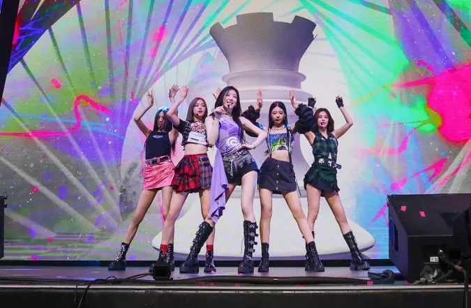 Ryujin (ITZY) gây sốt cộng đồng mạng với vóc dáng chuẩn trong concert tại Mỹ 2