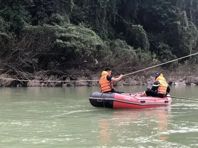 Đắk Lắk: Tìm thấy tài xế xe địa hình lao xuống sông 1