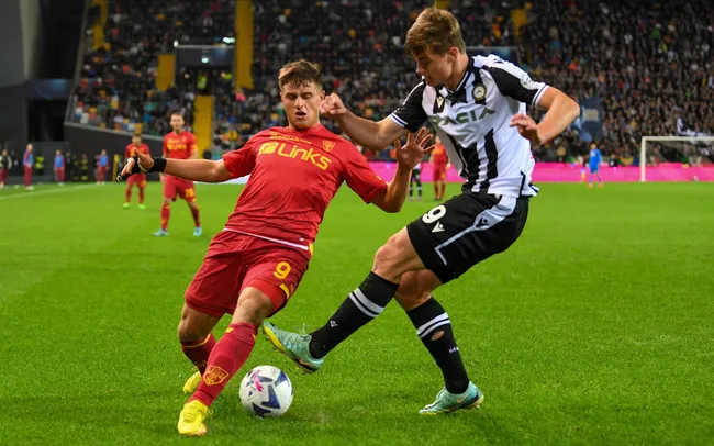 Napoli củng cố ngôi đầu và giúp Milan chiếm ngôi nhì Serie A