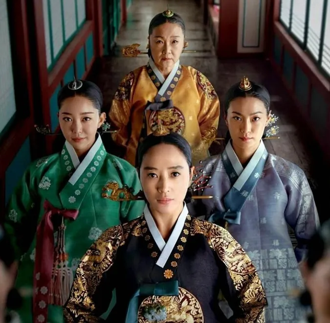 Dưới Bóng Trung Điện tập 7, 8: Bi Rain bất ngờ xuất hiện, Kim Hye Soo đe dọa mẹ chồng 9