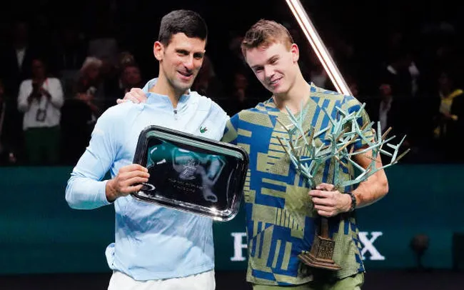 Paris Masters 2022: Rune quật ngã Djokovic để lên ngôi vô địch 1
