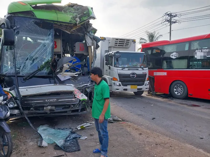 Đồng Nai: Hai xe khách tông nhau trên quốc lộ 1A lúc rạng sáng 1