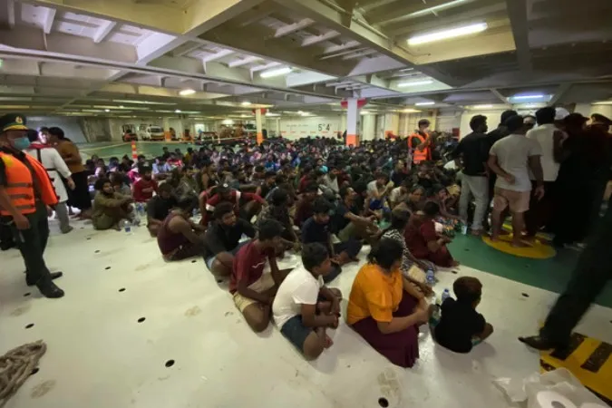 Kịp thời cứu hơn 300 người Sri Lanka gặp nạn trên vùng biển Trường Sa 3