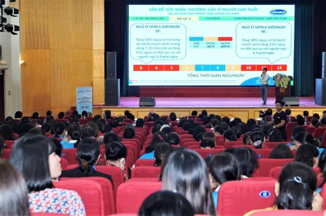  Bác sĩ Nguyễn Vũ Linh – Trưởng Trung tâm Dinh dưỡng công ty Vinamilk chia sẻ các vấn đề thường gặp ở người cao tuổi.