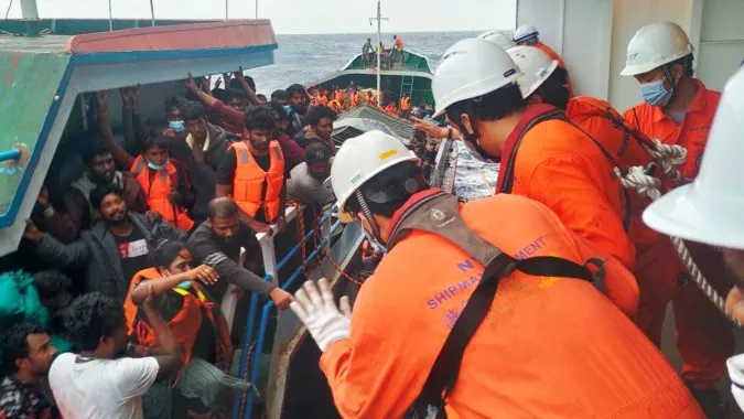 Kịp thời cứu hơn 300 người Sri Lanka gặp nạn trên vùng biển Trường Sa 1