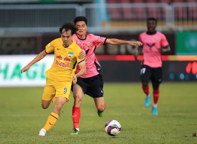 Chia điểm HAGL, Hà Tĩnh vẫn chưa an toàn tại V-League 2022