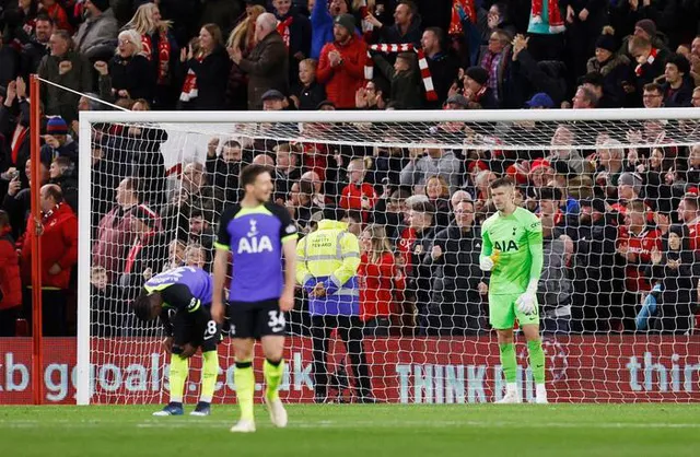 EFL Cup: Liverpool thắng nhọc, thành London vắng bóng sau vòng 3