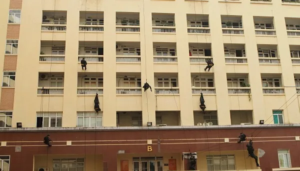 Ra mắt 2 Trung đội tinh nhuệ trấn áp bạo loạn, khủng bố, bắt cóc con tin 1