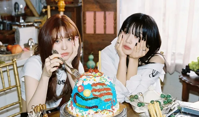Red Velvet tung loạt teaser cho 'Birthday', gây ấn tượng với bữa tiệc mang 2 gam màu khác biệt 5