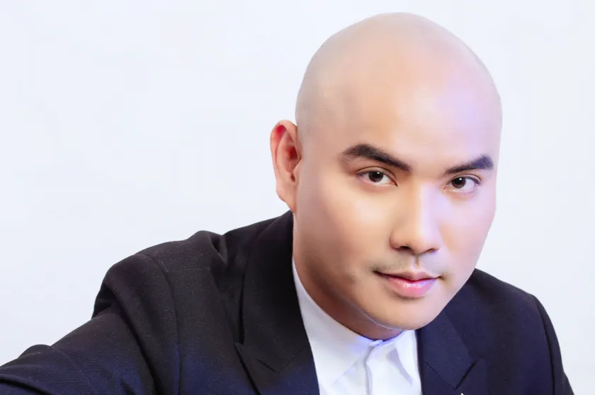 A Tuân được biết đến với vai trò ca sĩ, nhạc sĩ từng sáng tác cho Chu Bin, Lệ Quyên, Nguyên Vũ, Ngọc Ny The Voice... và là người xây dựng chiến lược cho các hiện tượng mạng.