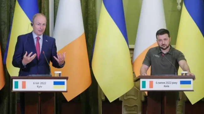 Thủ tướng Ireland Micheal Martin và tổng thống Ukraine Volodymyr Zelensky tại một cuộc họp báo chung ở Kiev vào tháng 7/2021
