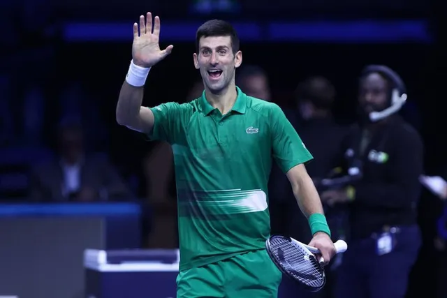 ATP Finals 2022: Djokovic thẳng tiến, Alcaraz nhận Cup đặc biệt