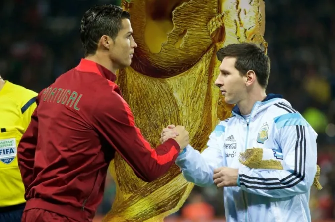 HOT: Messi và Ronaldo bất ngờ cùng chụp ảnh thời trang 5