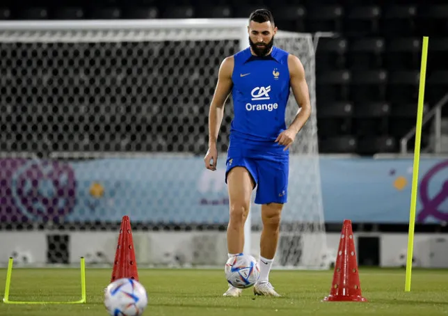 Tin World Cup: Benzema nói lời chia tay, Messi khiến NHM lo lắng