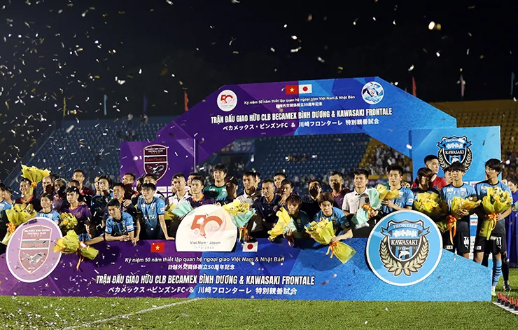 Kết quả bóng đá: Bình Dương thua giao hữu, Huỳnh Như giúp Lank đại thắng