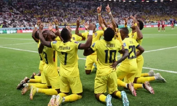 Ecuador tặng Qatar cơn “ác mộng” trận đầu tại World Cup