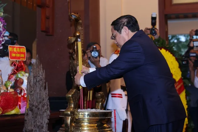Thủ tướng Phạm Minh Chính đến thăm 