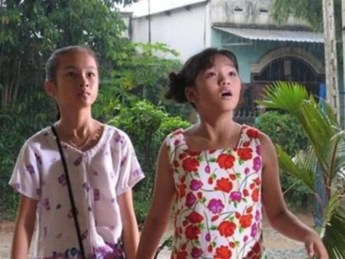 Angela Phương Trinh và Nhật Hạ tái hiện tạo hình phim 'Mùi Ngò Gai' 2