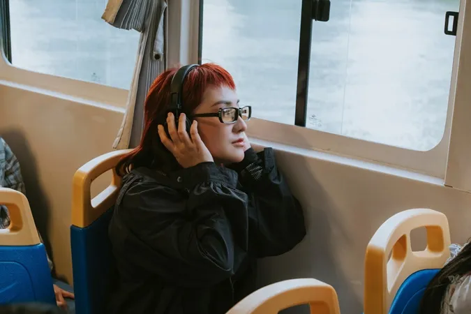 Huỳnh Tú phát hành dự án âm nhạc dịp cuối năm, gây ấn tượng với giọng hát khủng 4