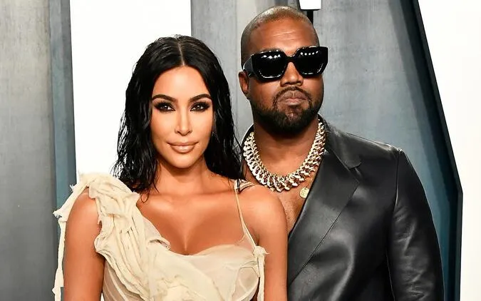 Kanye West bị tố cáo cho nhân viên xem video, ảnh 18+ của Kim Kardashian 4