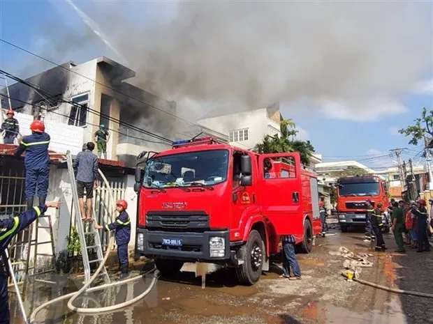 Tây Ninh: Cháy lớn ở nhà dân nghi do chập điện thang máy 1