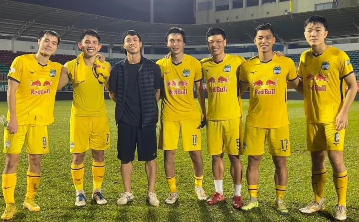 V-League: Văn Thanh gia nhập Nam Định, HAGL và Bình Định chiêu binh