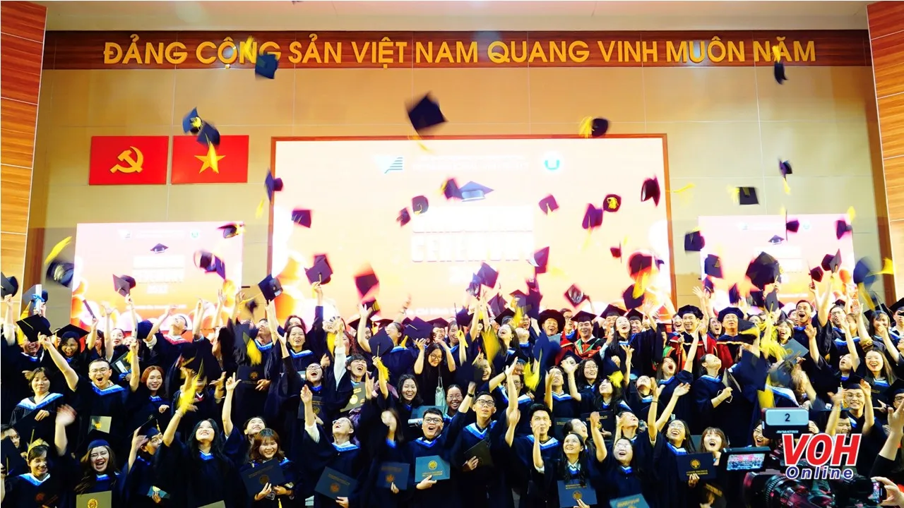 tốt nghiệp đại học