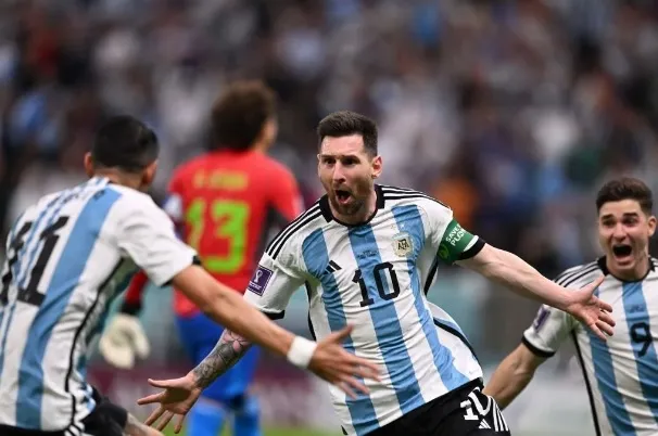 Messi ghi bàn và kiến tạo giúp Argentina hạ Mexico sống lại cơ hội đi tiếp