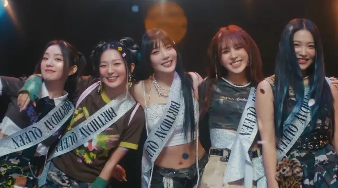 'Birthday' của Red Velvet: Cuộc chiến giả tưởng của các cô gái để giành quyền tận hưởng bữa tiệc 17