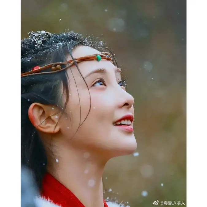 Tạo hình phim mới của Bành Tiểu Nhiễm gợi nhớ hình ảnh Tiểu Phong công chúa 12