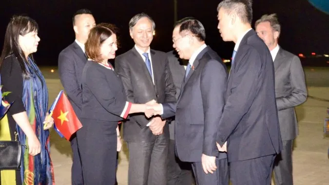 Chủ tịch Quốc hội Vương Đình Huệ đã tới Australia, bắt đầu chuyến thăm chính thức 1