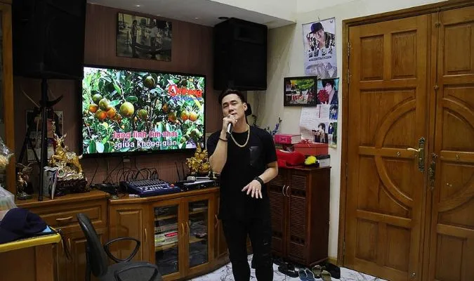 Giọng ca Chiếc Khăn Gió Ấm có cuộc sống giàu sang đến mức nào? 4