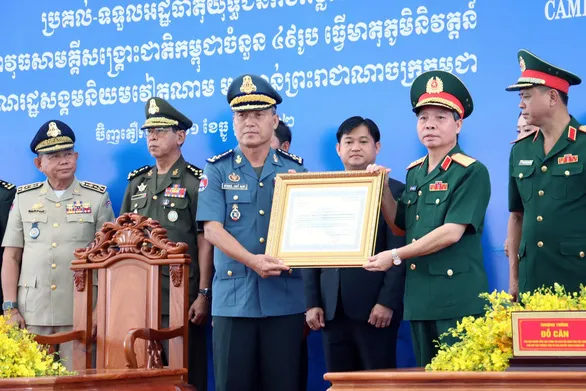 Trang trọng bàn giao 49 hài cốt chiến sĩ Campuchia về nước 1