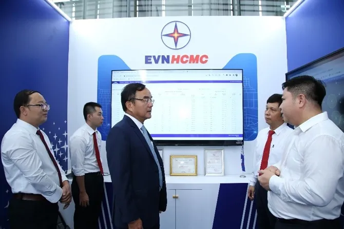 EVNHCMC giới thiệu sản phẩm sáng tạo tại Hội nghị Khoa học và Công nghệ Điện lực năm 2022 1