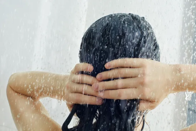 Những lưu ý khi tắm mùa lạnh để tránh bị đau đầu, đột quỵ 3