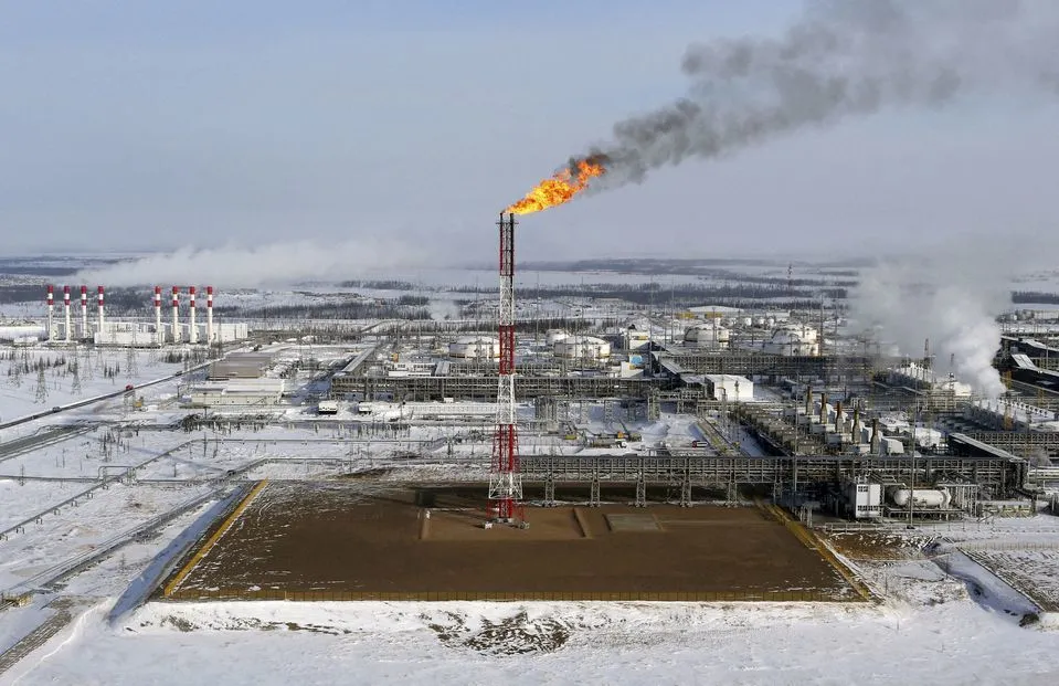 Tin thế giới sáng 3/12: EU đồng thuận về giá trần dầu Nga; Nhật Bản phê chuẩn ngân sách bổ sung