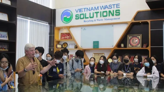 Sinh viên Fulbright Việt Nam tham quan nhà máy xử lý chất thải Đa Phước 1