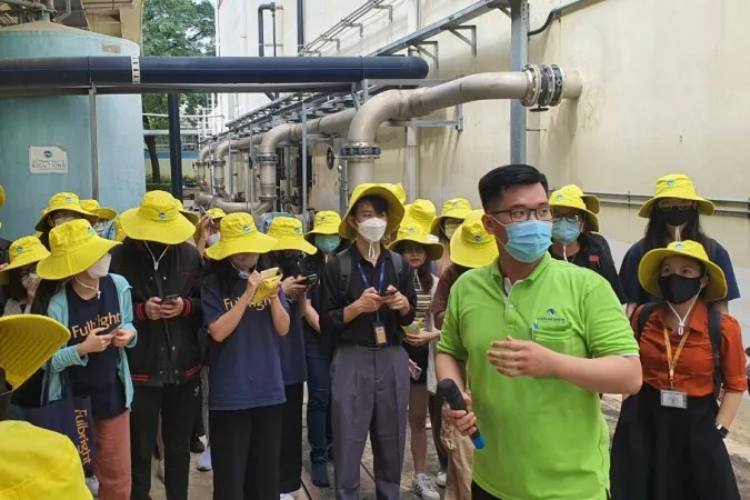 Sinh viên Fulbright Việt Nam tham quan nhà máy xử lý chất thải Đa Phước 2