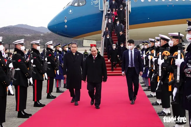 Chủ tịch nước Nguyễn Xuân Phúc đến Seoul, bắt đầu chuyến thăm Hàn Quốc 1