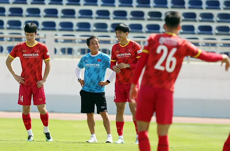 Bóng đá Việt Nam: HLV Lee thay thầy Park điều hành, Huỳnh Như lại ghi dấu ấn