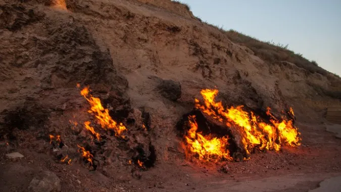Ngọn lửa cháy suốt 4.000 năm vẫn không dừng lại 2